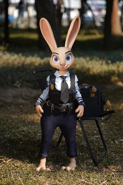 ウサギ警察官人形